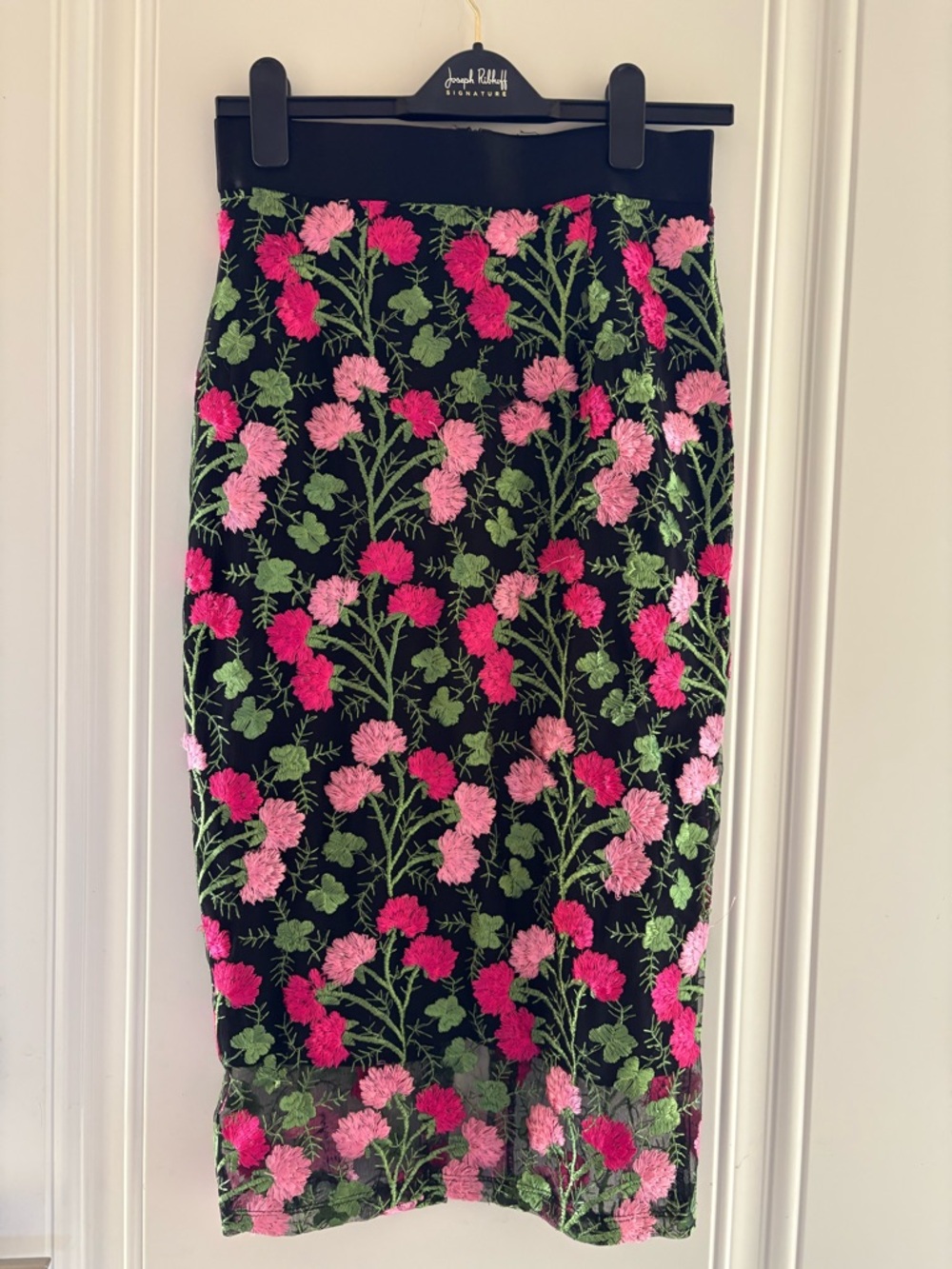Joseph Ribkoff Floral Embroidered Pencil Skirt - Black with Pink Flowers -Sz 6